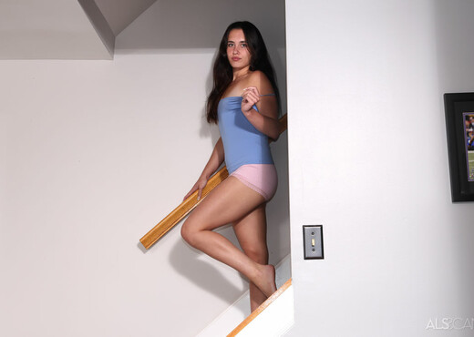 Daisy Pheonix - Upsy Daisy - ALS Scan - Solo Picture Gallery