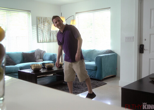 Step-Niece Graduates to 1st Big Cock - Filthy Kings - Hardcore Sexy Photo Gallery