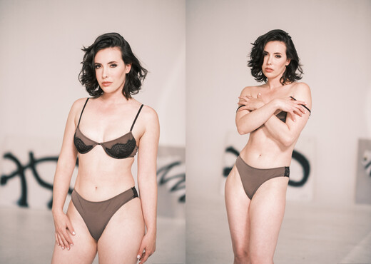 Casey Calvert - Hysteria: Scene 3 - Wicked - Hardcore Nude Gallery