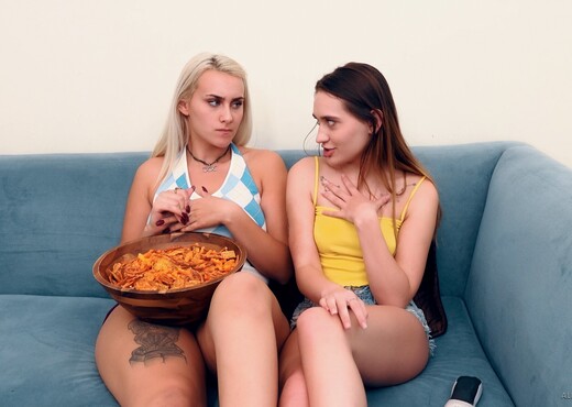 Not As Straight As You Think You Are - Fantasy Massage - Lesbian TGP