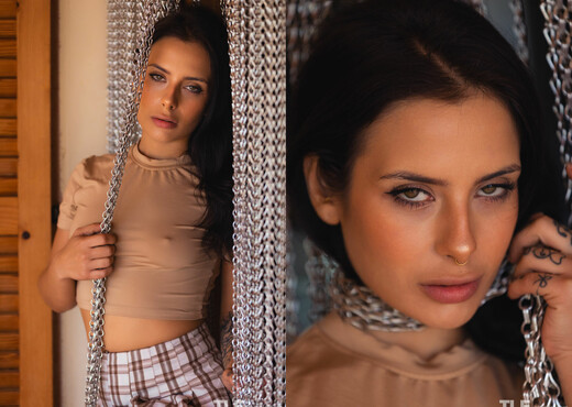 Maria Wars - Radiant Chains 1 - The Life Erotic - Solo Image Gallery