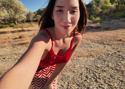 Layla Scarlett: Alone In The Olive Grove - Watch4Beauty - Solo TGP