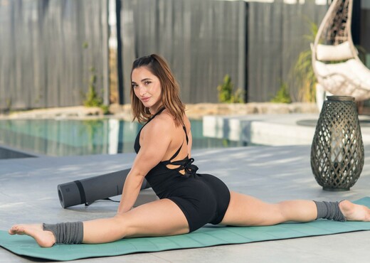 Sara Diamante's Yoga and Sex Routine - Private - Hardcore Hot Gallery
