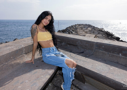 Dulce: Innocent Walk - Watch4Beauty - Solo Sexy Gallery