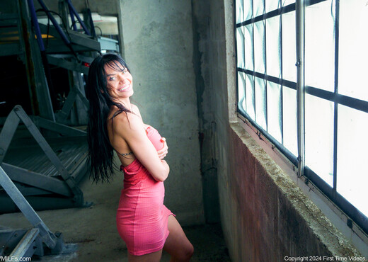 Anya - Sneaky Garage Poses - FTV Milfs - MILF Picture Gallery