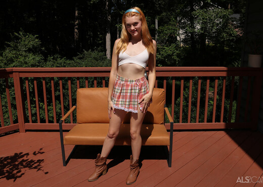 Gracey Snow - Snow Day - ALS Scan - Solo Sexy Gallery