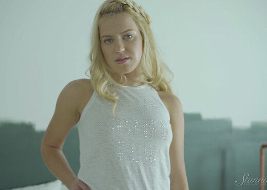Katherine - Golden Desire - Stunning 18 - Teen Nude Gallery