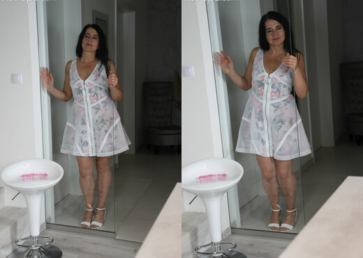 Milena Wetty - Karup's - Toys HD Gallery