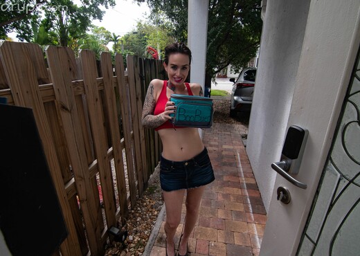 Brooke Lynn - Karup's - MILF Hot Gallery