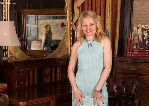 Lily Roma - Karup's Older Women - MILF Image Gallery