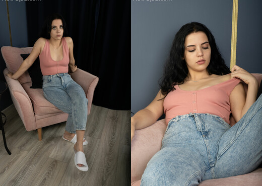 Sofi Li - Karup's - Solo HD Gallery