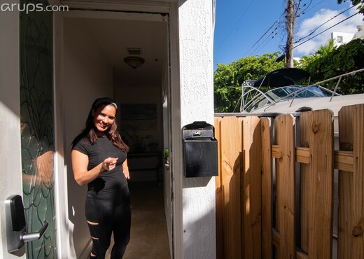 Nikki Starlett - Karup's - MILF Picture Gallery