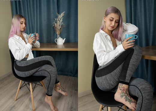 Iris Kiss Kiss - Karup's - Solo Sexy Photo Gallery