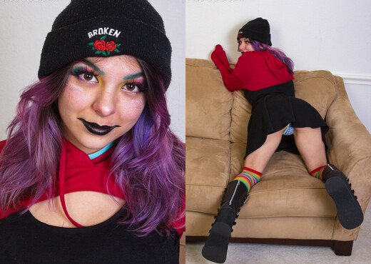 Snuggle Bug - Karup's - Solo HD Gallery
